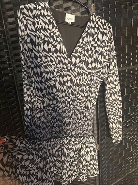 Sylvie & Simon Black and White Printed V-Neck Long Sleeve Dress